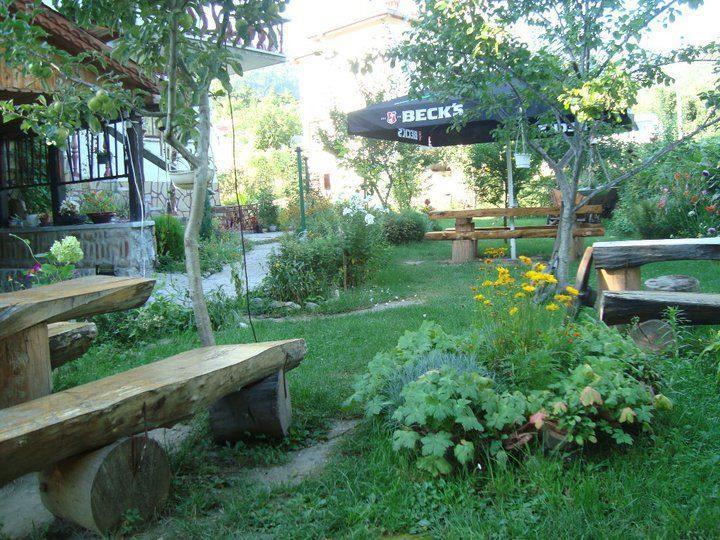 Veselata Guest House Dolna Banya Exterior photo